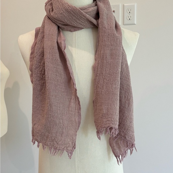 Elegant Wool Mauve Scarf - Picture 3 of 7